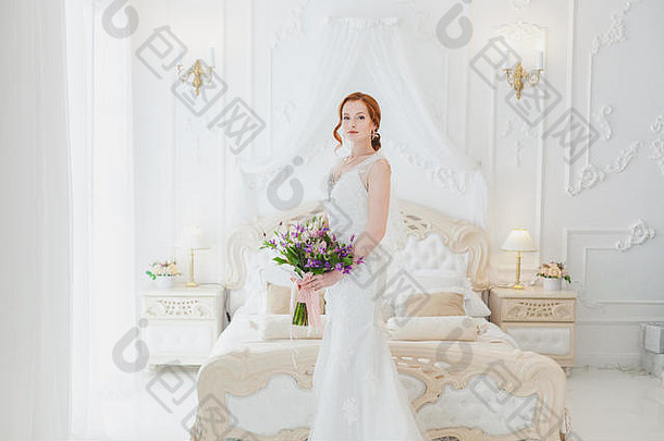 甜蜜的新娘婚礼花束手卧室