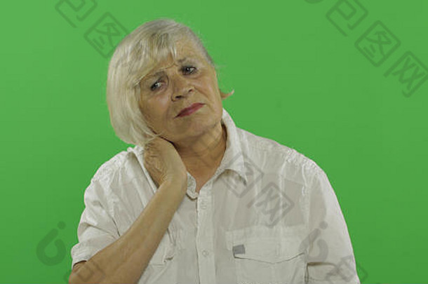 上了年纪的女人疼痛脖子麻烦漂亮的祖母白色衬衫的地方标志文本浓度关键绿色屏幕背景概念情绪