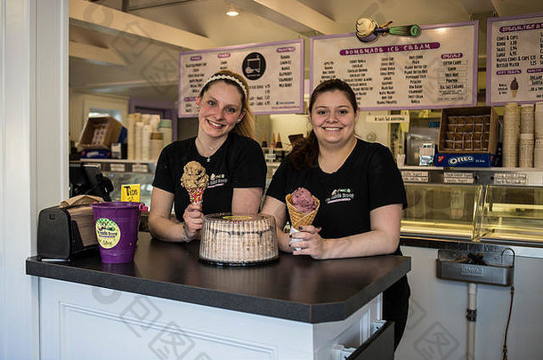 被《国际扶轮月刊》<strong>评选</strong>为国际扶轮最佳冰淇淋店。这是一家受欢迎的冰淇淋店，位于通往历史悠久的威克福德的主要道路上。美味佳肴。