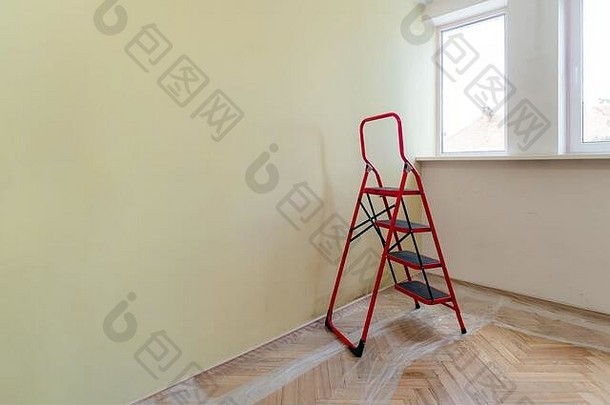 空房间梯绘画墙玻璃纸保护硬木地板上首页改造