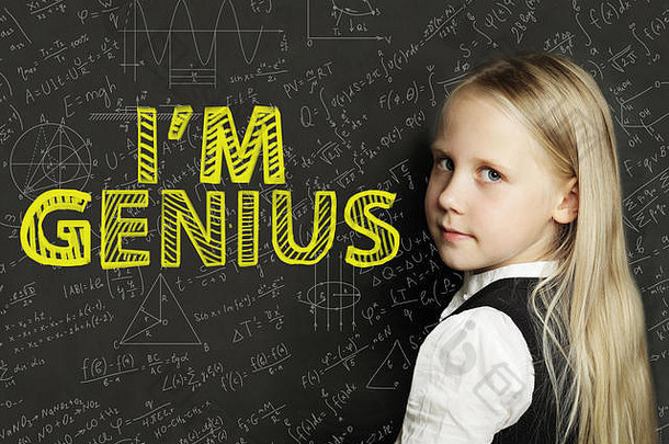 快乐孩子学生女孩黑板上背景科学数学公式