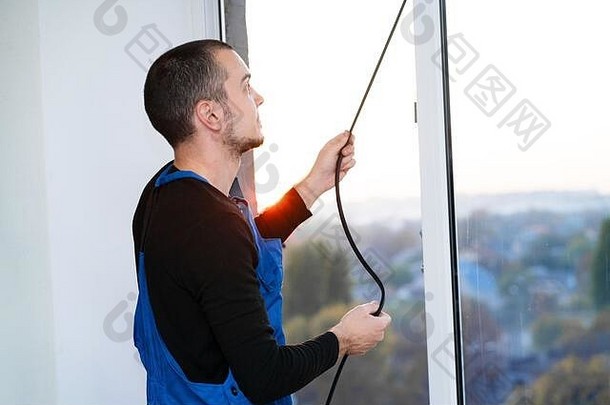 <strong>专业</strong>掌握窗户的<strong>维修</strong>和，更换pvc窗户的橡胶密封垫。
