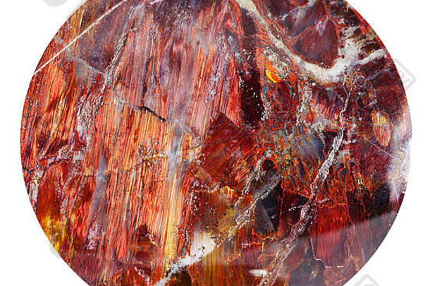 重挫红色的日长石自然矿物宝石石头孤立的白色背景