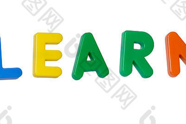 单词learn是由彩色塑料字母组成的