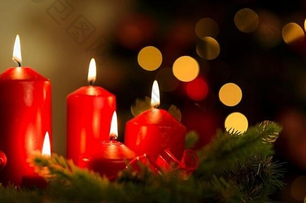 节日装饰-美丽的波基灯背景下浪漫的发光蜡烛