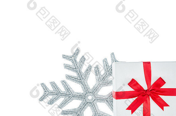 豪华彩色节日活动礼品盒白色背景丝绸包裹雪花