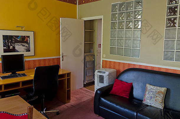 pa-ris法国假期租赁互联网公寓内饰生活房间工作室照片进一步发展