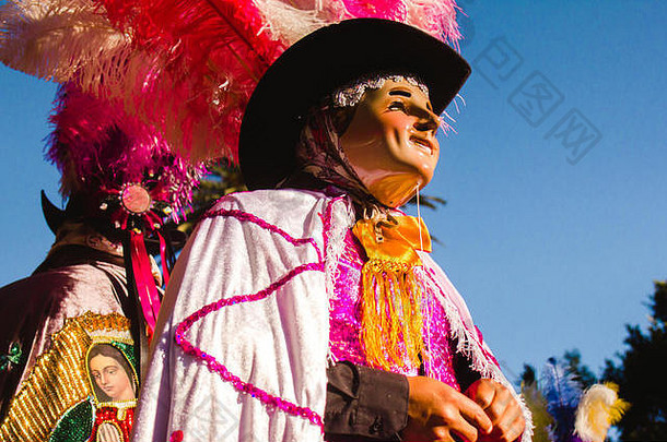 墨西哥男人。穿着传统的墨西哥人服装狂欢节墨西哥