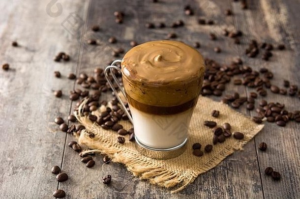 奶油冰达尔戈纳咖啡木表格
