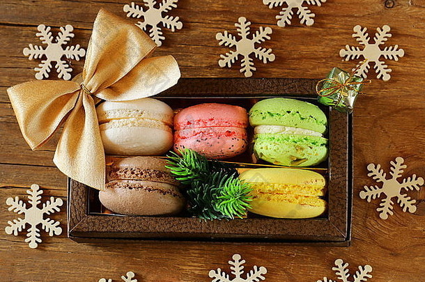 多色法国蛋白杏仁饼甜蜜的对待圣诞节现在