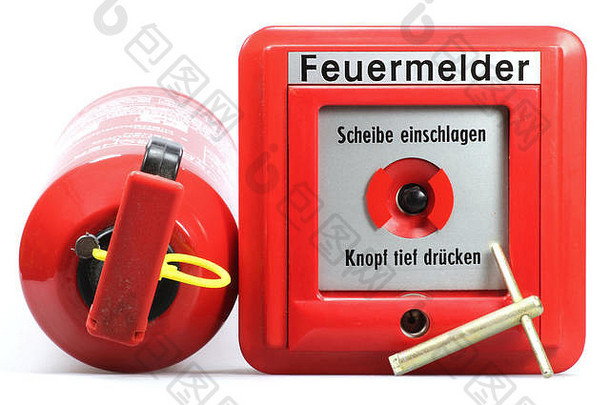 白色背景上隔离的德国按钮式火灾报警器