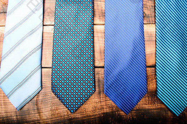 时<strong>尚</strong>配饰。业务细节。男式领带。<strong>男装</strong>店。真正男人的领带。现代风格。酿造的。复古风格。<strong>新</strong>郎婚礼。婚礼用品。优雅的外表。提供大量领带可供选择。