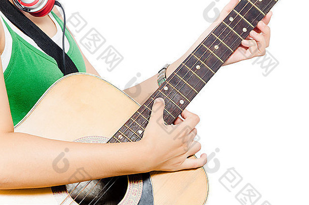 年轻的女人大学学生玩吉他