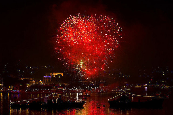 塞瓦斯托波尔，克里米亚——2015年5月9日：为庆祝塞瓦斯托波尔胜利日<strong>70周年</strong>而致敬
