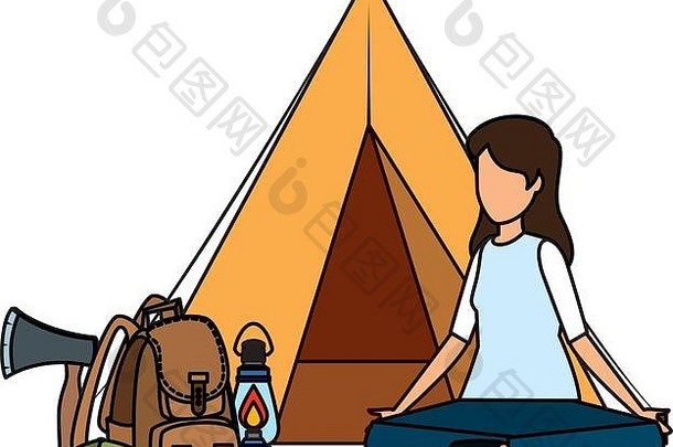 带女人和旅行袋的帐篷露营