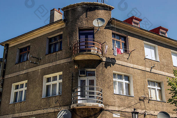 塞廷杰，黑山-两层公寓楼