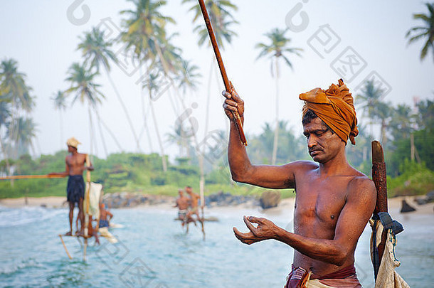 斯里兰卡传统的高跷渔民。