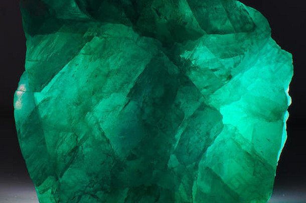 绿、品红萤石矿物透明水晶石标本