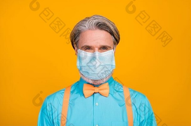 他那时髦时髦的绅士戴着口罩流感烟道流感净化疾病预防的特写镜头
