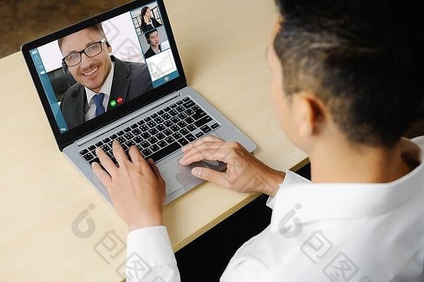 在虚拟工作场所或远程办公室上视频电话商务人员会议