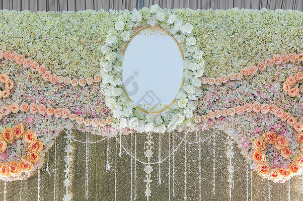 为婚礼准备的五颜六色的花束和背景。