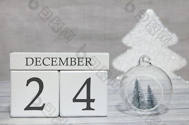 立方体用文字从数字和月份，12月24日，年底和总结。