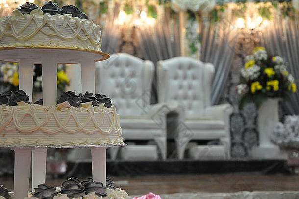 婚礼蛋糕是专门为这次婚礼制作的，可用于此次活动。