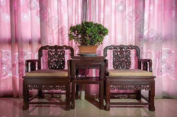 中国传统红木桌椅三件套