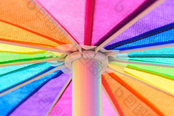 彩虹色伞抽象背景