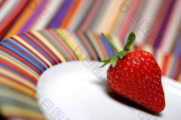 一种草莓多色鲜夏季水果水果健康食品摘要<strong>夏秋</strong>草莓鲜浆果混合料