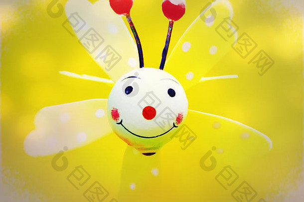 明亮的色彩斑斓的黄色的彩色的玩具蜜蜂对象微笑快乐对象户外花园图像数字艺术创建照片