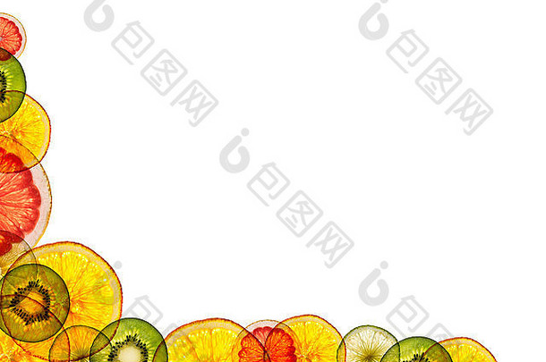 混合切片水果透明隔离在白色背景上，作为框架照明