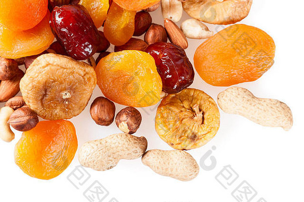 干果、枣、柠檬、杏、无花果和坚果，白色背景。