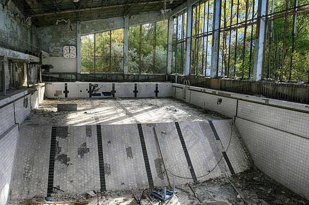 被遗弃的游泳池普里皮亚<strong>季</strong>鬼小镇切尔诺贝利核事故排除区