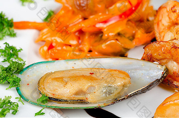 虾、贻贝和鱿鱼是美味的海鲜菜肴