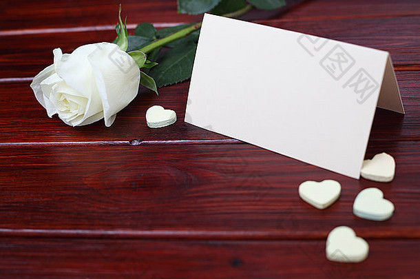白色玫瑰心空白卡木表格情人节一天概念
