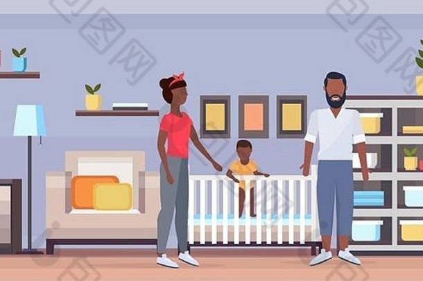爸爸妈妈和新生儿在婴儿床上一起玩耍快乐的非裔美国人家庭亲子关系概念现代婴儿卧室内部全长