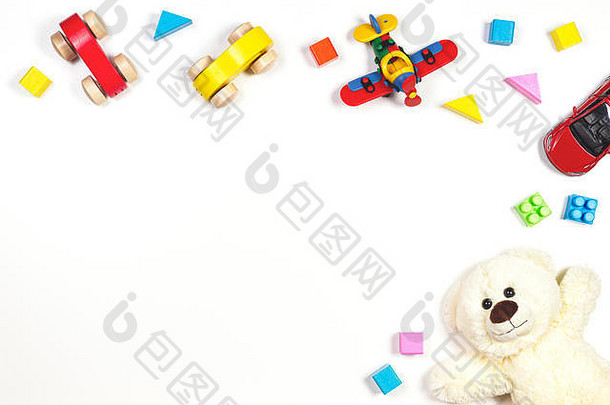 婴儿孩子们玩具框架玩具汽车泰迪熊色彩斑斓的飞机木砖白色背景前视图平躺