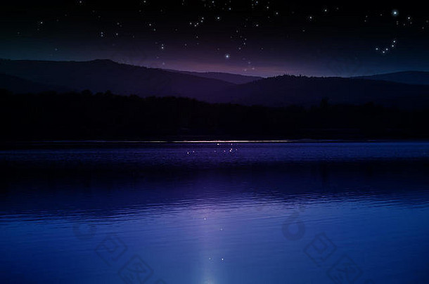 山湖之夜