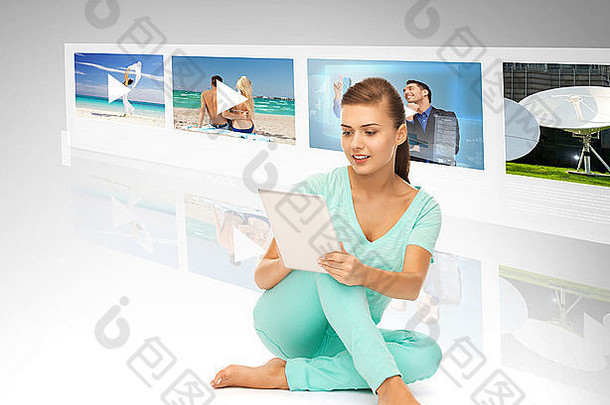 女人平板电脑虚拟屏幕