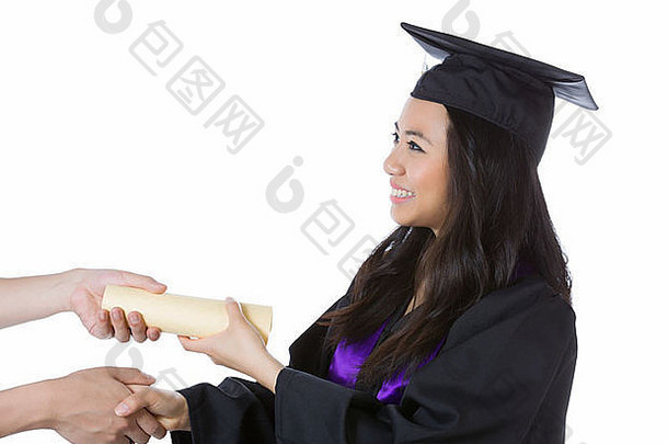 年轻的成人女人毕业大学文凭纯白色背景