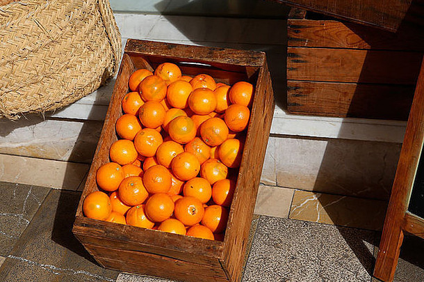 西班牙马略卡岛街头出售的橙子