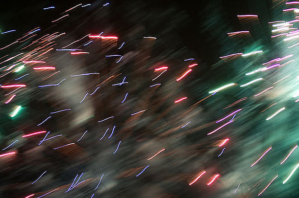 颜色多彩的色泽烟花烟火显示晚上梅德韦保险丝节日查塔姆河畔肯特英格兰欧洲