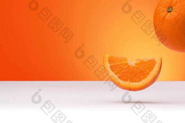 在橙色和白色背景上隔离的浮动橙色，带有文本空间