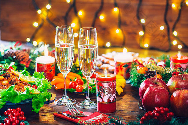 圣诞节表格晚餐时间烤肉装饰圣诞节风格眼镜香槟背景感恩节概念家庭