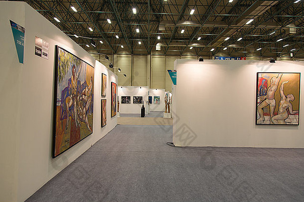 土耳其伊斯坦布尔—2014年11月9日：第24届伊斯坦布尔国际艺术博览会在图亚普会展中心举行。在费尔内亚