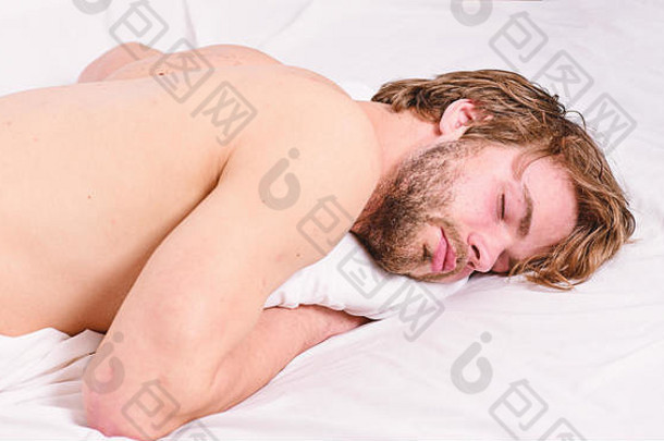男人。不剃须的有胡子的脸睡眠床上时间La2睡眠放松概念男人。英俊的的家伙睡眠睡眠至关重要的物理精神健康健康的睡眠习惯感觉舒适的放松