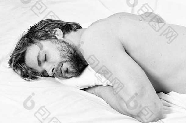 男人。不剃须的有胡子的脸睡眠床上时间La2睡眠放松概念男人。英俊的的家伙睡眠睡眠至关重要的物理精神健康