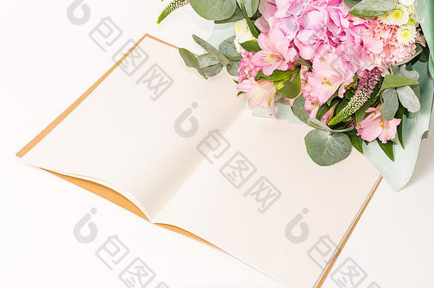 开放古董工艺笔记本日记温柔的花装饰白色表格