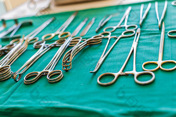 外科手术仪器工具包括手术刀钳镊子安排表格手术
